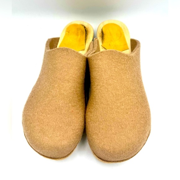 No.6 Sz 39 Women's Tan Slip-On Felt Clogs on Wood Base - Picture 3 of 6
